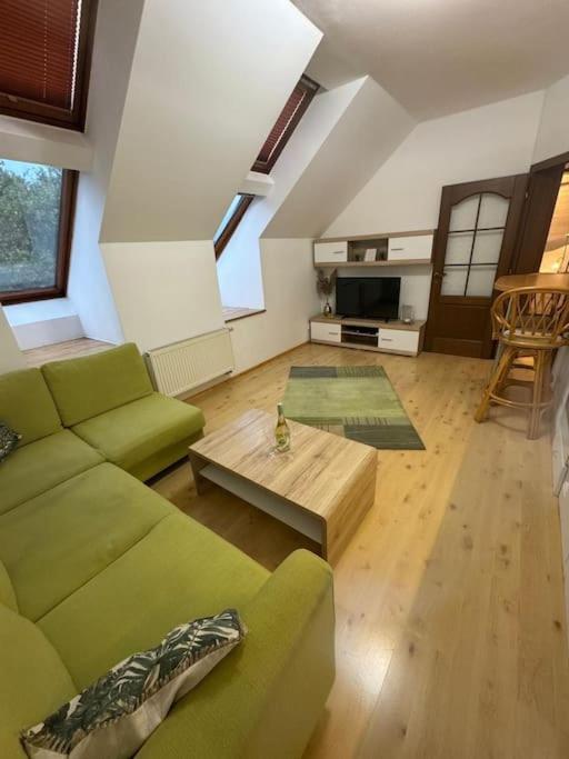 Lovely Old Town Apartment Bratislava Bagian luar foto