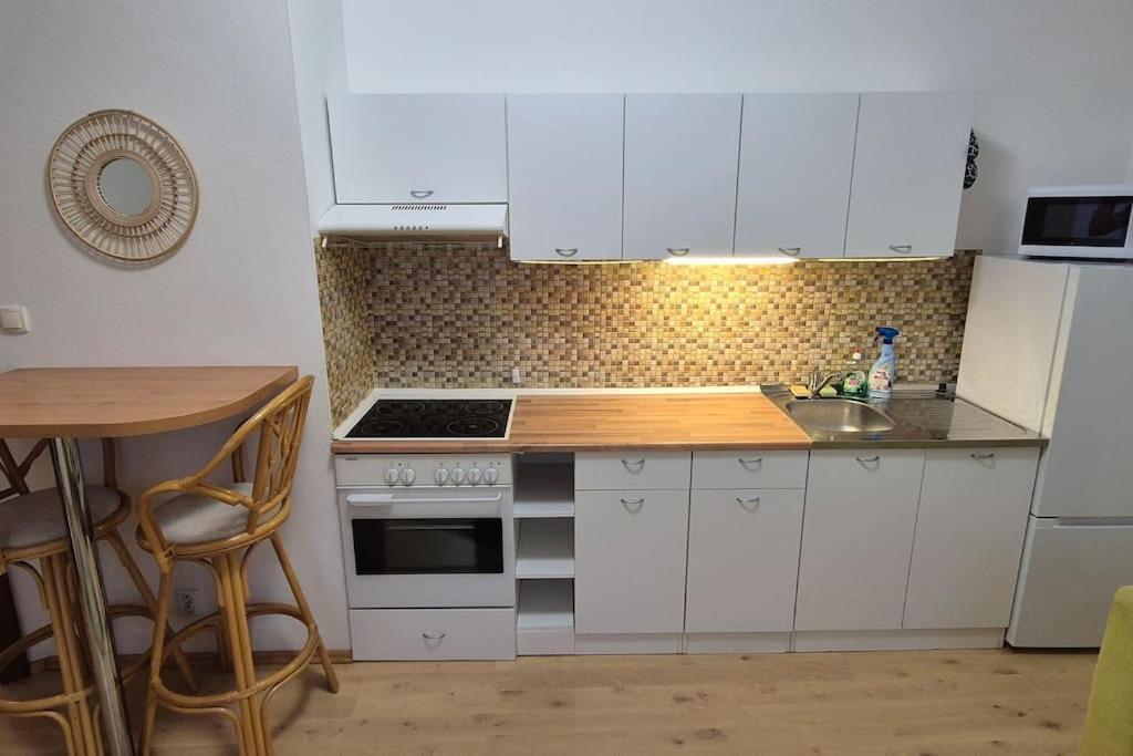 Lovely Old Town Apartment Bratislava Bagian luar foto
